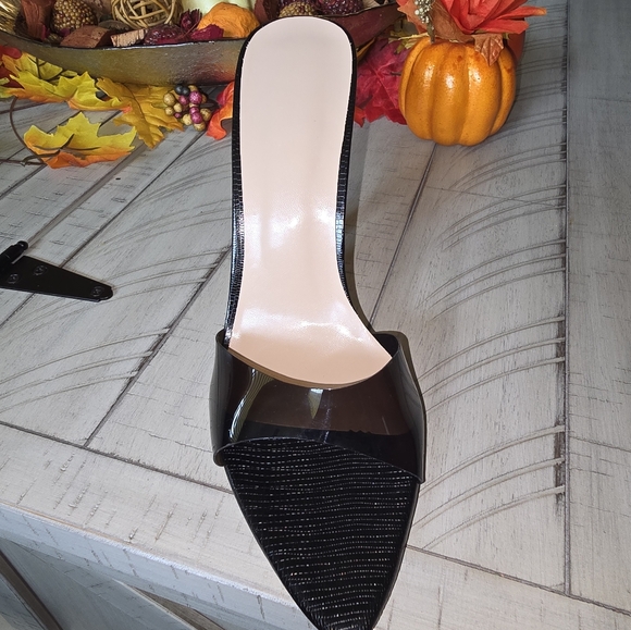 Heels - Picture 3 of 4